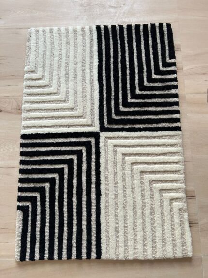 Hand Tufted Rugs –  Modern high-contrast geometric design, pattern composed of black and Beige/cream lines.